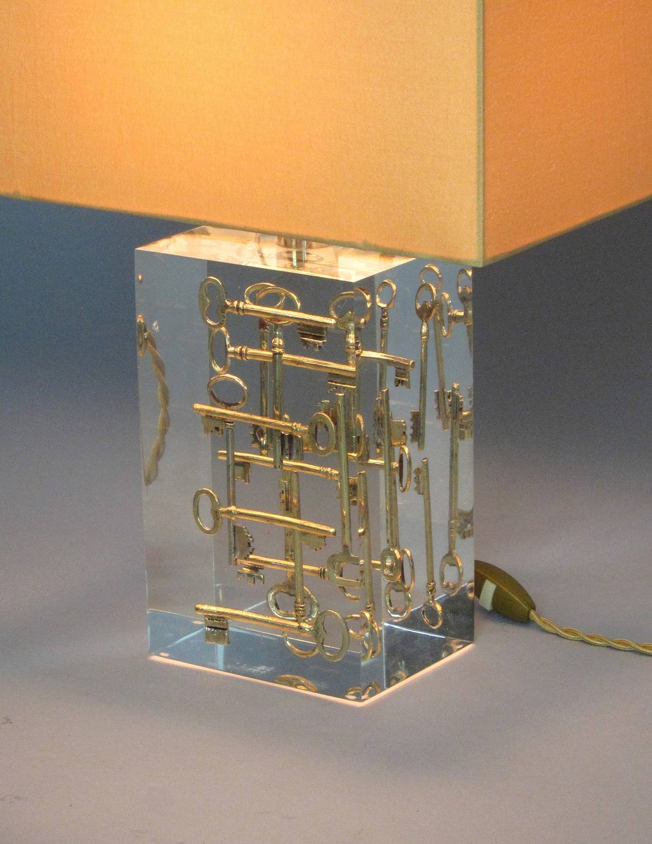 French Eye-catching Lucite Base Table Lamp, France, 1980s For Sale
