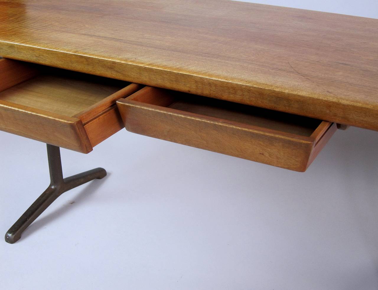 HorgenGlarus Dining Table 1950's In Good Condition For Sale In Bern, CH
