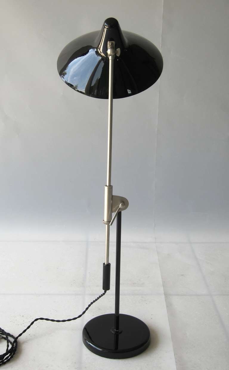 Perfectly Styled Arteluce Table Light, Italy, 1950s In Excellent Condition For Sale In Bern, CH