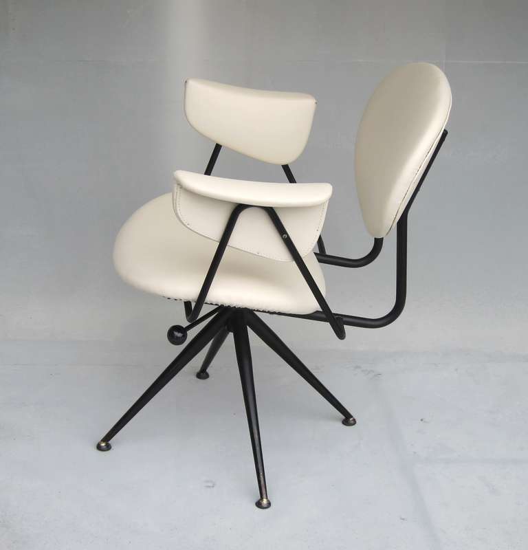 Borsani Style Swivelling Deskchair, Italy, 1950s In Good Condition For Sale In Bern, CH