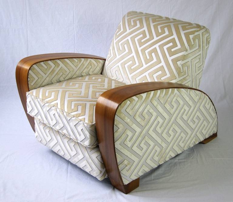 Fantastic Lounge Chairs, completely restored, walnut veneer armrests,
Andrew Martin silk fabric, box spring, down cushions.