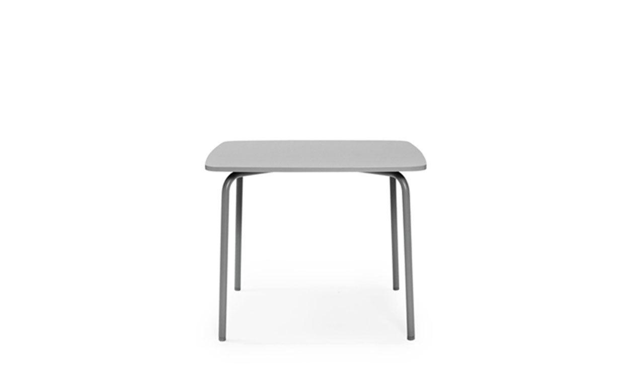 Material:
Tischplatte: Laminat 
Beine: Pulverbeschichteter Stahl

Größe und Gewicht:
Höhe 74 cm 
Länge 90 cm 
Tiefe 90 cm

Verfügbare Farben:
Weiß
Schwarz
Grau

Produktinformation:
Einfacher Aufbau mit Hilfe der mitgelieferten