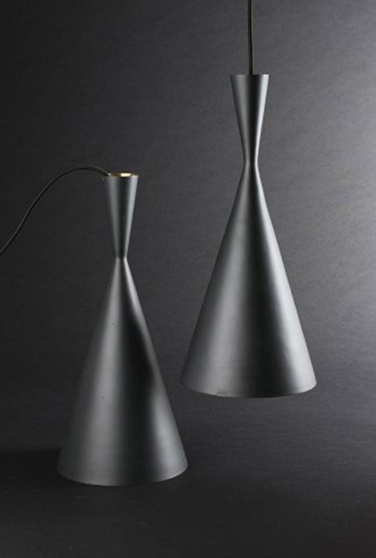 Pair of Tom Dixon Beat light tall pendants made of hammered metal coated with matt alloy.
Measure: Height 42 cm. Designed in 2006.
In perfect condition.