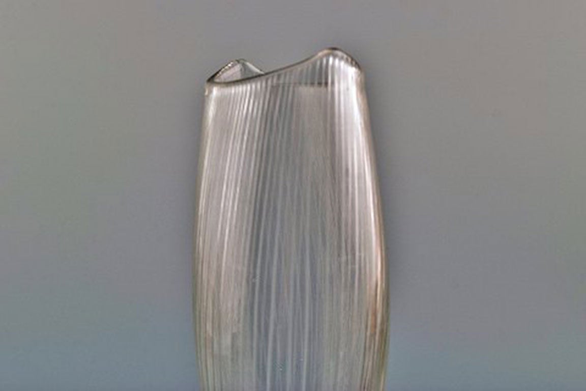 Tapio Wirkkala for Iittala.
Clear glass vase with engraved decoration in form of stripes.
Signed Tapio Wirkkala, Iittala, 56 (1956)
Measures: Height 31.5 cm.
In perfect condition.