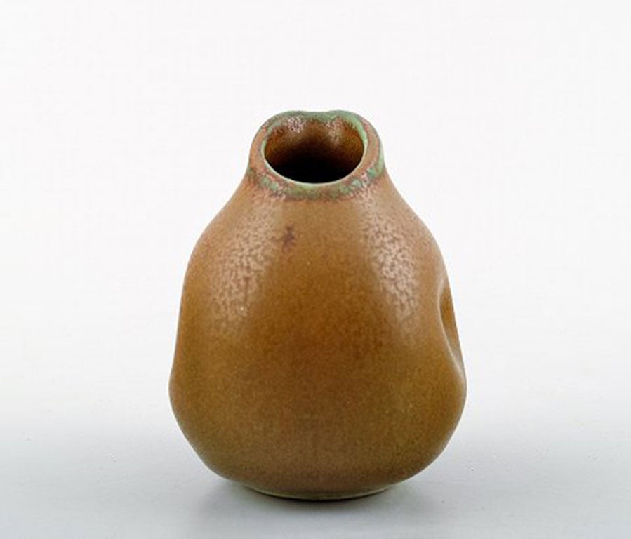 Gustavsberg, Wilhelm Kåge stoneware vase, beautiful glaze. 
In perfect condition. Measures 8 x 7 cm. Stamped.