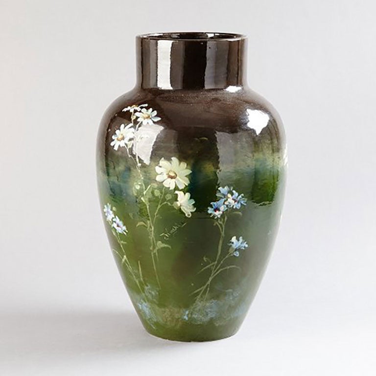 Colossal French vase, hand painted with flowers.
App. 1910, indistinctly signed.
Measures 56 cm. In perfect condition.