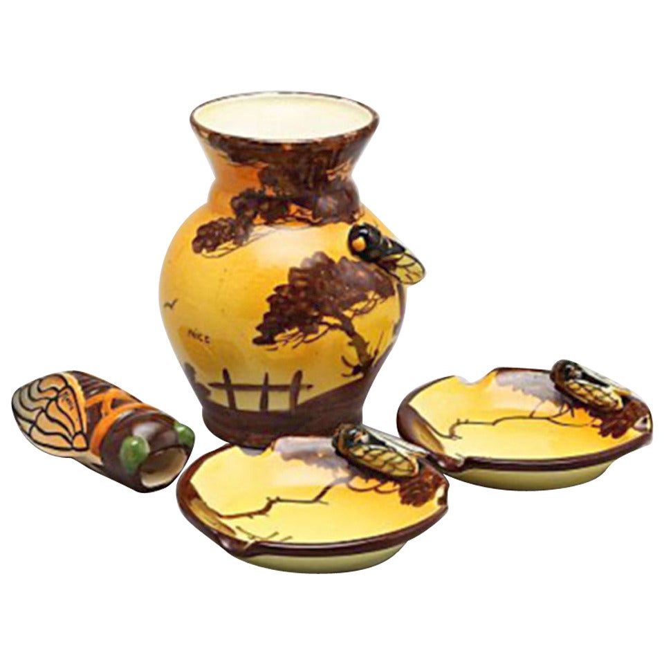 Massier Vallauris, Vase, zwei Aschenbecher und ein Anhänger in Form eines Insektens im Angebot