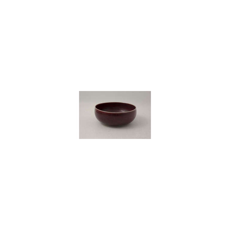 Stig Lindberg (1916-1982), studio hand, Gustavsberg. Bowl in ceramics. Beautiful oxblood glaze. Diameter: 21 cm. 
In perfect condition, factory first.