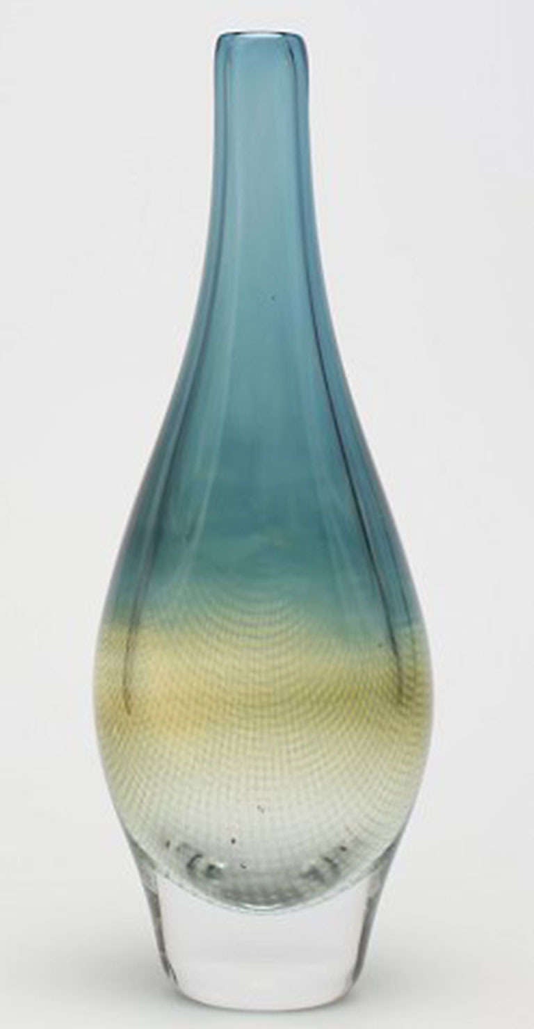Large Sven Palmqvist, Orrefors Kraka art glass vase, net pattern in blue and yellow-green. Signed Orrefors, pu 3364, Sven Palmqvist.
In good condition. Measures: Height 33 cm.