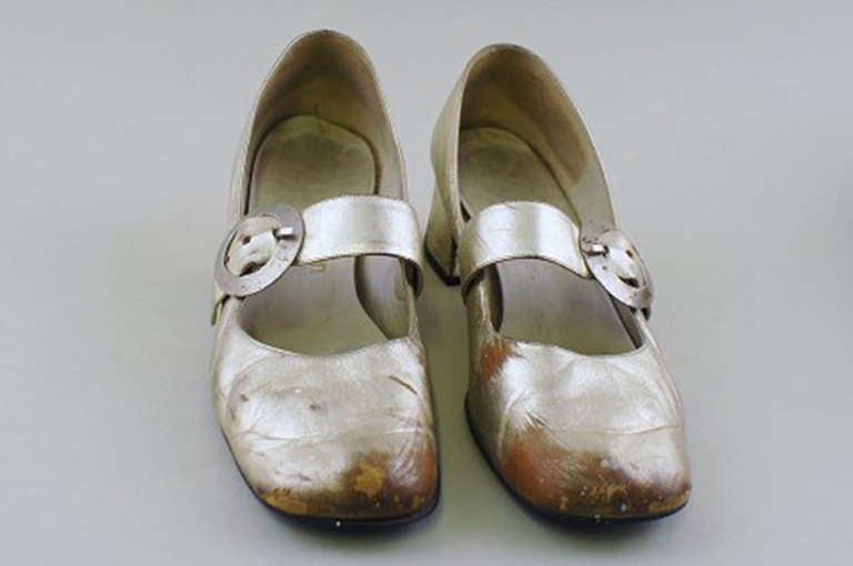 Danish Pair of Rare Arne Jacobsen Design Women's Shoes, Original Box, 1960s For Sale