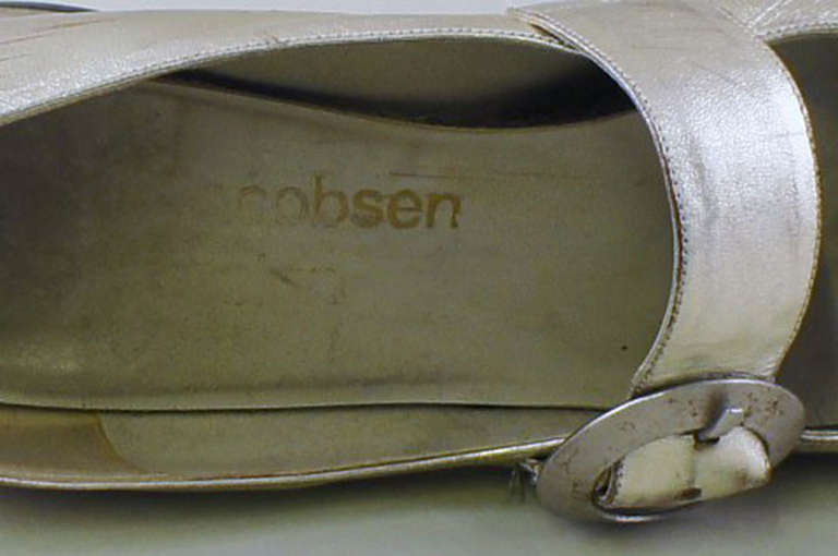 Pair of Rare Arne Jacobsen Design Women's Shoes, Original Box, 1960s In Fair Condition For Sale In Copenhagen, DK
