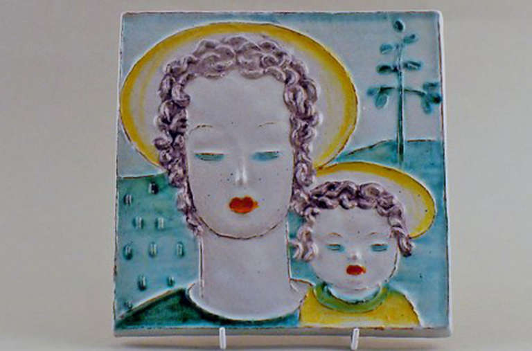 Goldschneider, Vienna Art Deco plaque of earthenware, circa 1930. Woman and child in profile.
In perfect condition. Measures 20 x 20 cm.