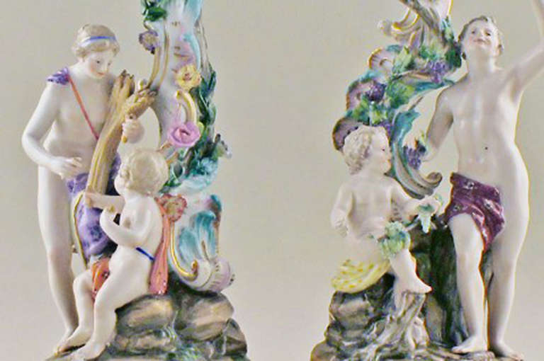 Meissen, Paar antike Leuchter. Seltene Kerzenständer in hoher Qualität. Maße: 31 cm. hoch. In gutem Zustand, erste Fabrikqualität.