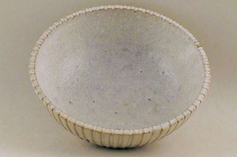 Arne Bang Ceramic Bowl, Marked AB 123, Beautiful Glaze in Sandstone Nuances In Good Condition In Copenhagen, DK