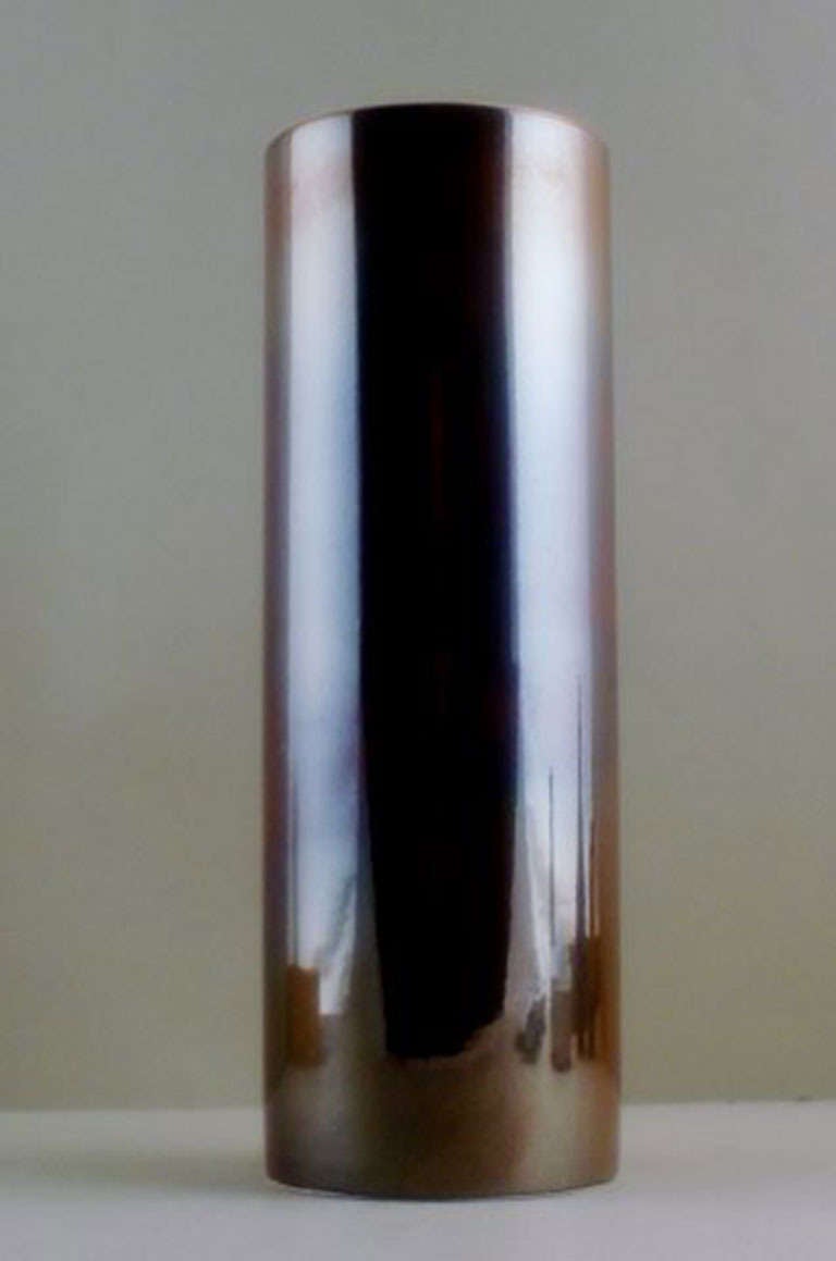 Royal Copenhagen einzigartige Vase von Nils Thorsson. Wunderschöne Lüster-Glasur!
Größe: 31 cm hoch. In perfektem Zustand. Erstes Werk.