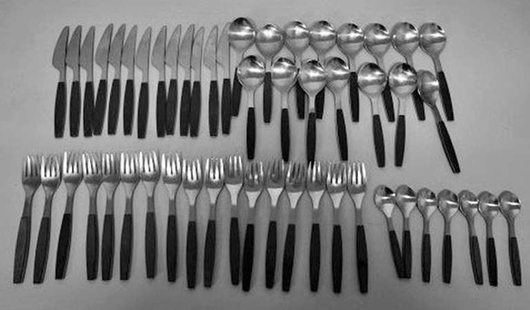 Georg Jensen brown Strata cutlery. I have several pieces. I also have cutlery in black. Good condition, 1970. Danish design. Designed by Henning Koppel. Stainless steel. Henning koppel is one of Georg Jensen's greatest designers in recent times and