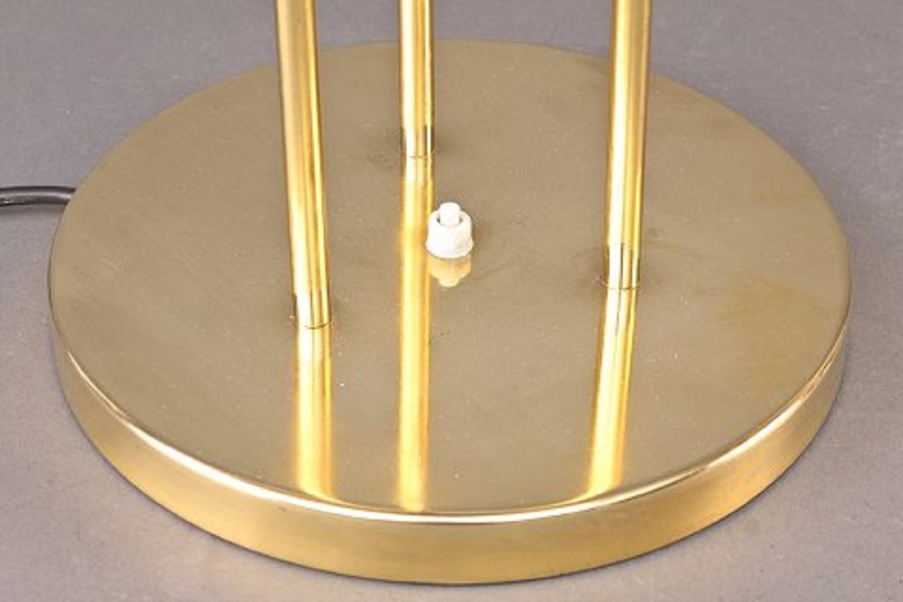 Poul Henningsen 1894-1967. Pair of PH5 table lamps with base and top in brass, screens in lacquered metal.
Height 61 cm. Diameter 43 cm. Produced by Louis Poulsen.
In good condition, appears with a little wear.