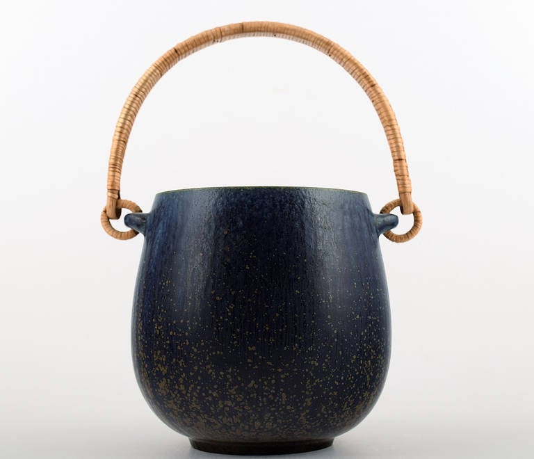 Arne Bang (born 1901 Frederiksberg - 1983). Ice bucket in stoneware, decorated with bluish glaze. Stamped 