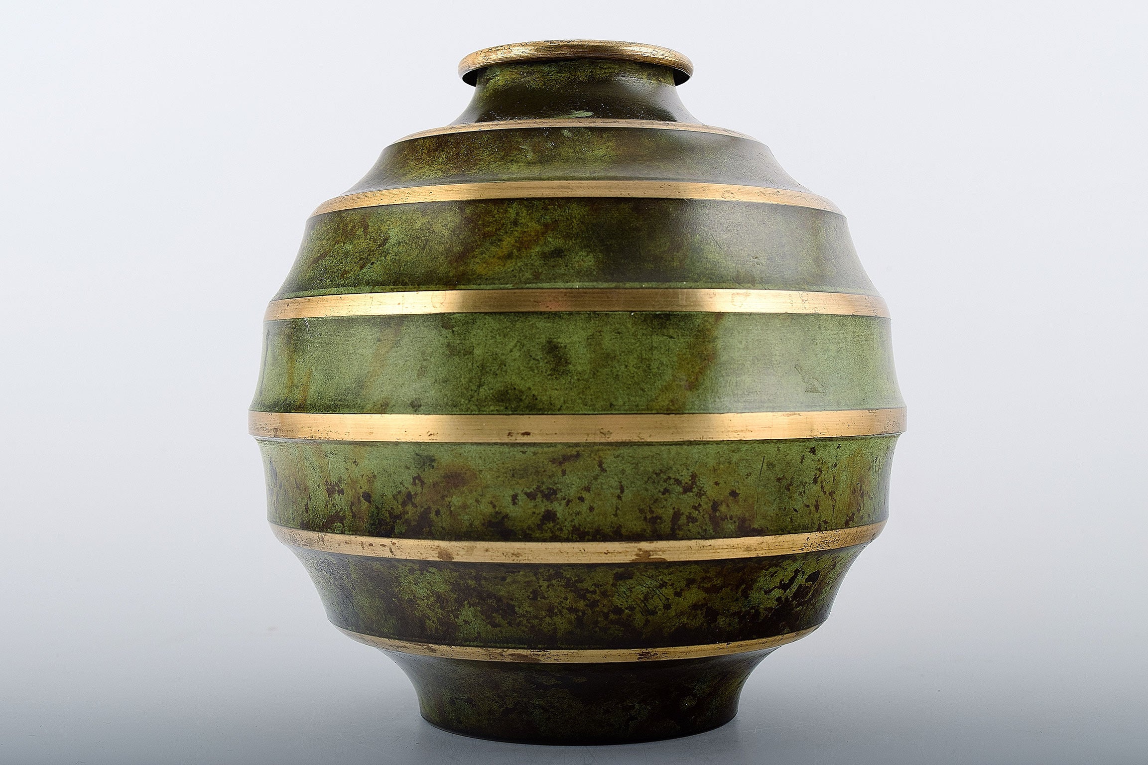 Art deco "SVM handarbete" vase in patinated bronze.