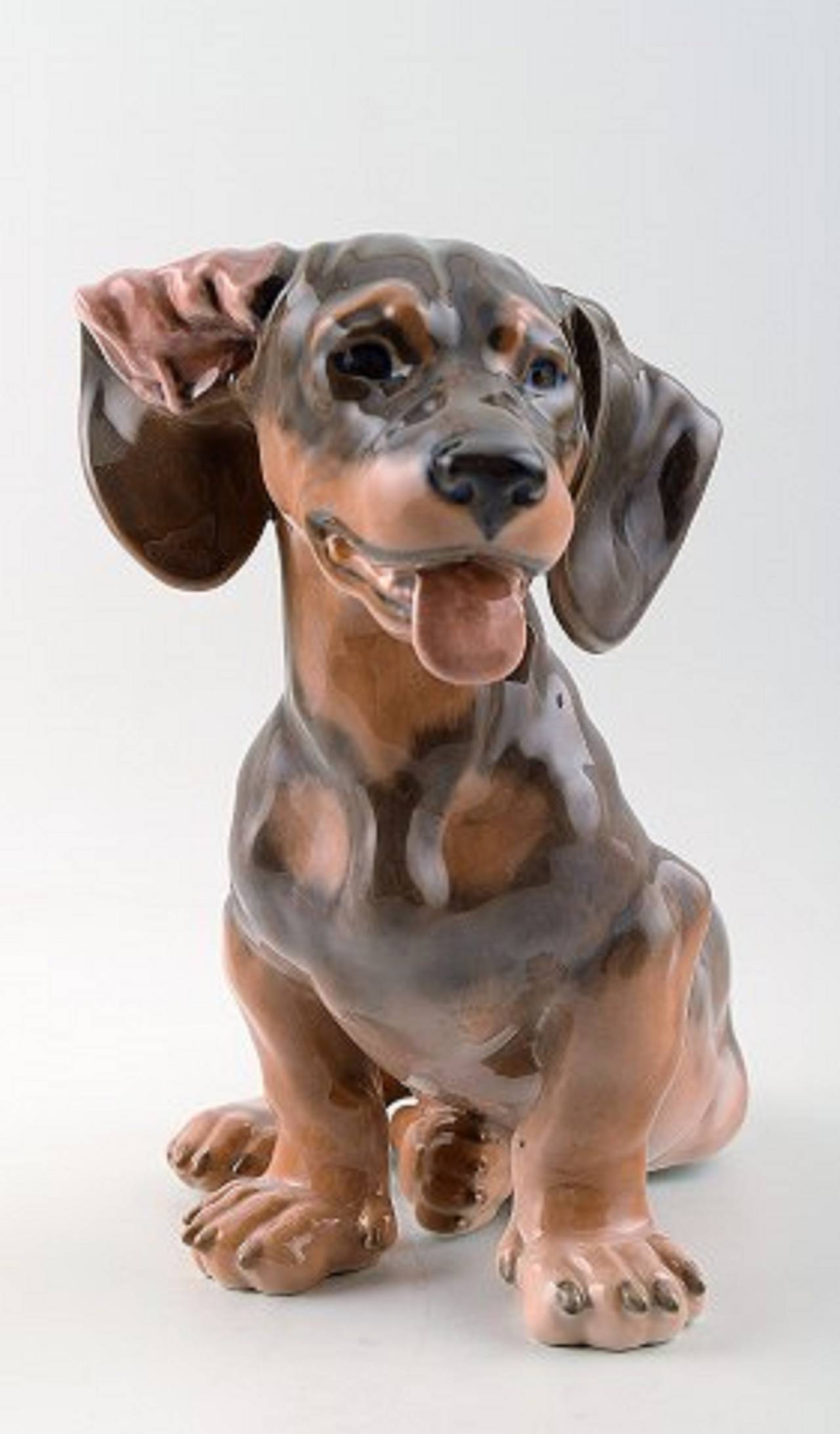 Royal Copenhagen number 0856 Dachshund by Lauritz Jensen.
Measures: 19 x 30 cm. In good condition. Two. factory quality.