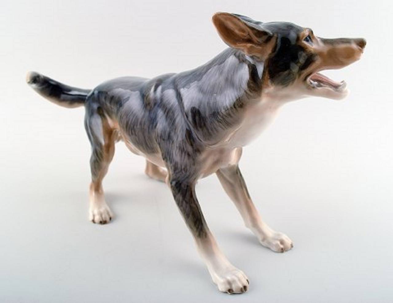 Bing & Grondahl, B&G-Nummer 1854. Deutscher Schäferhund.
Maße: 32cm.
1. Fabrikqualität. In perfektem Zustand.