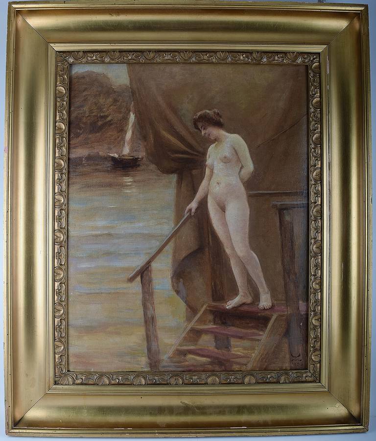 Christian Valdemar Clausen (1862-1911). Femme nue sur une jetée en bois. Huile sur toile. Signé en monogramme 1906. Mesures : 68 x 54 cm. (90 x 75 cm.) En bon état.