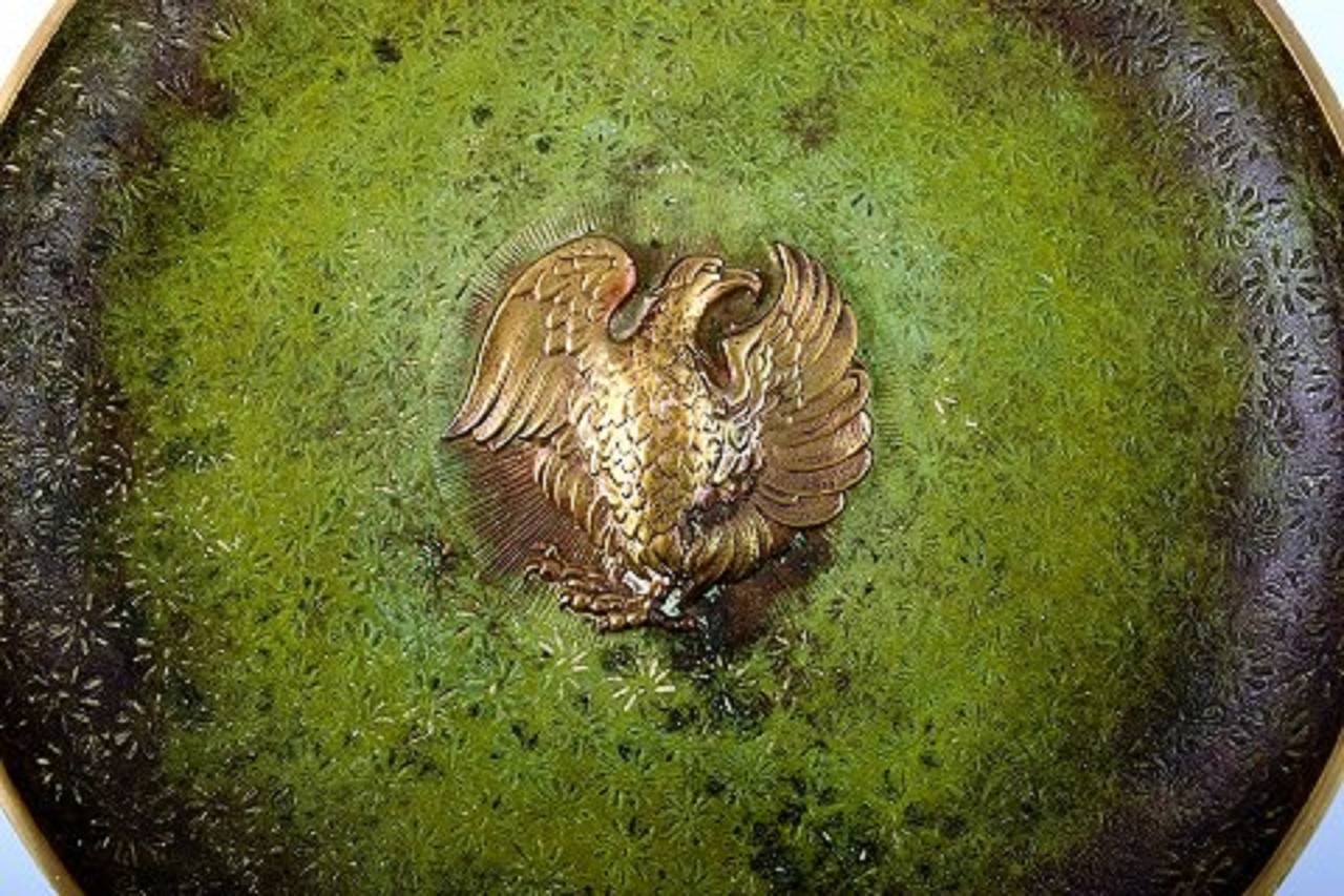 Tinos bronze, Art Deco dish of massive patinated bronze cast with an eagle. Tinos, bronze. 1930s.
Measures: Diameter 27.5 cm.
In good condition.