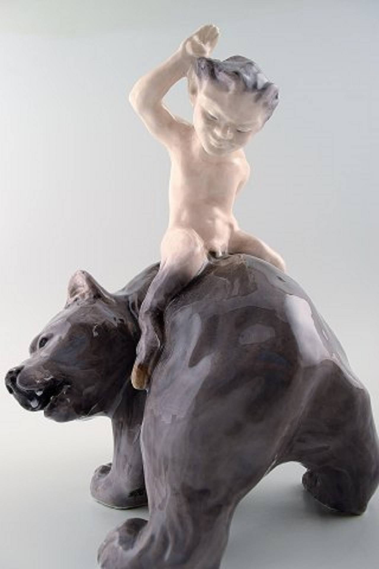 Rare Royal Copenhagen number 976. Pan/faun backwards on bear.
Knud Kyhn 1908. Measures: 19 x 17 cm.
1st factory quality, in perfect condition.
