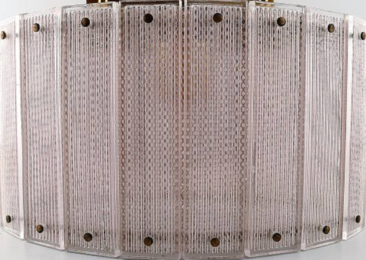 Lampada da soffitto svedese, art glass.
Design svedese, circa 1970
In buone condizioni.
Misure: 36 x 46 cm.