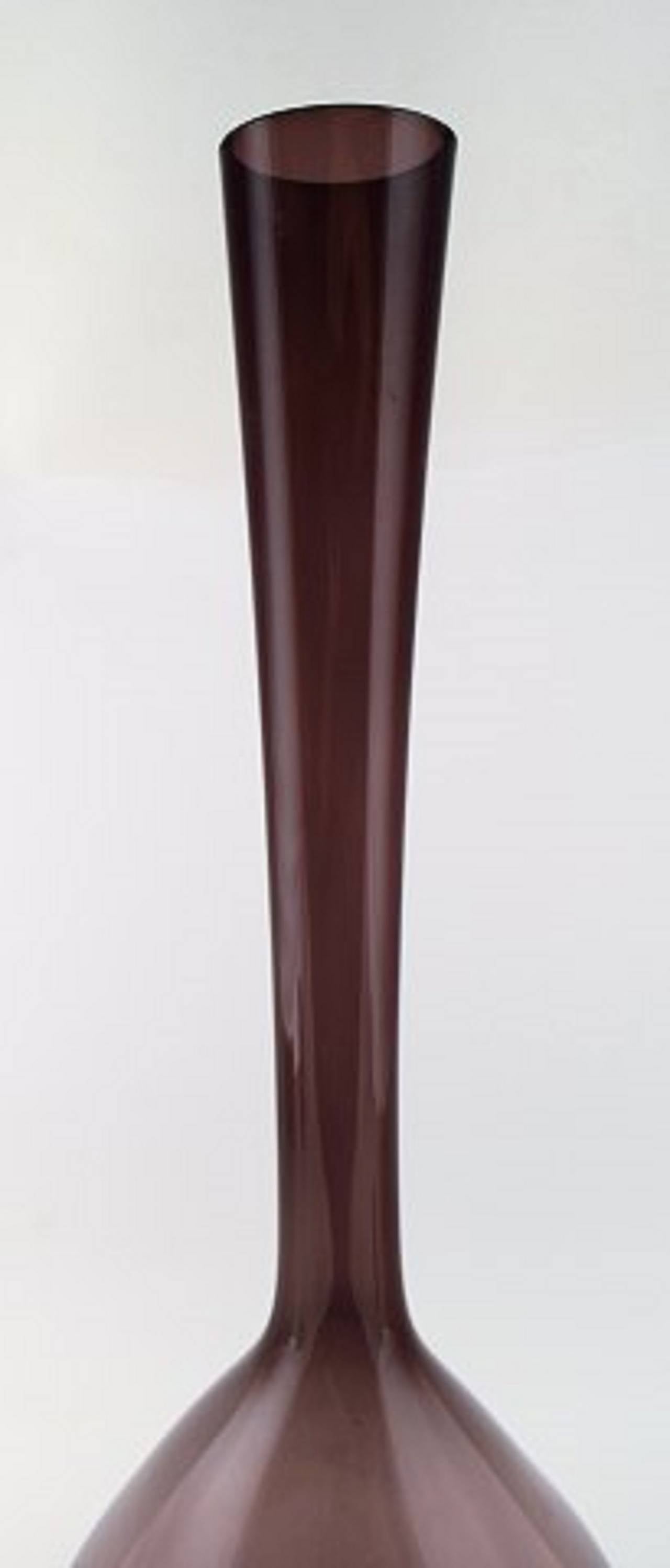 Reijmyre, colossal Swedish art glass vase in purple.
In very good condition. Measures: 51 x 18 cm.