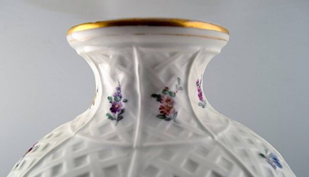 Grand vase viennois en porcelaine Excellent état - En vente à Copenhagen, DK