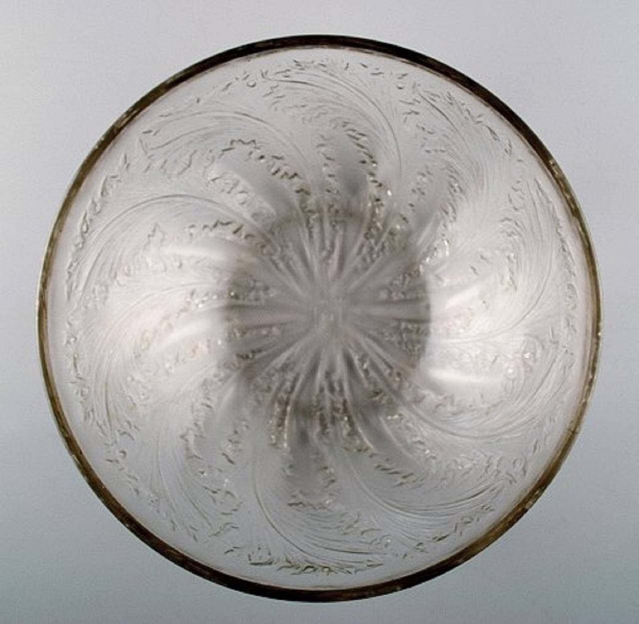 Early Art Deco Lalique art glass bowl.
Signed: France.
Size: 9 cm height, 24 cm in diameter.
In perfect condition.
