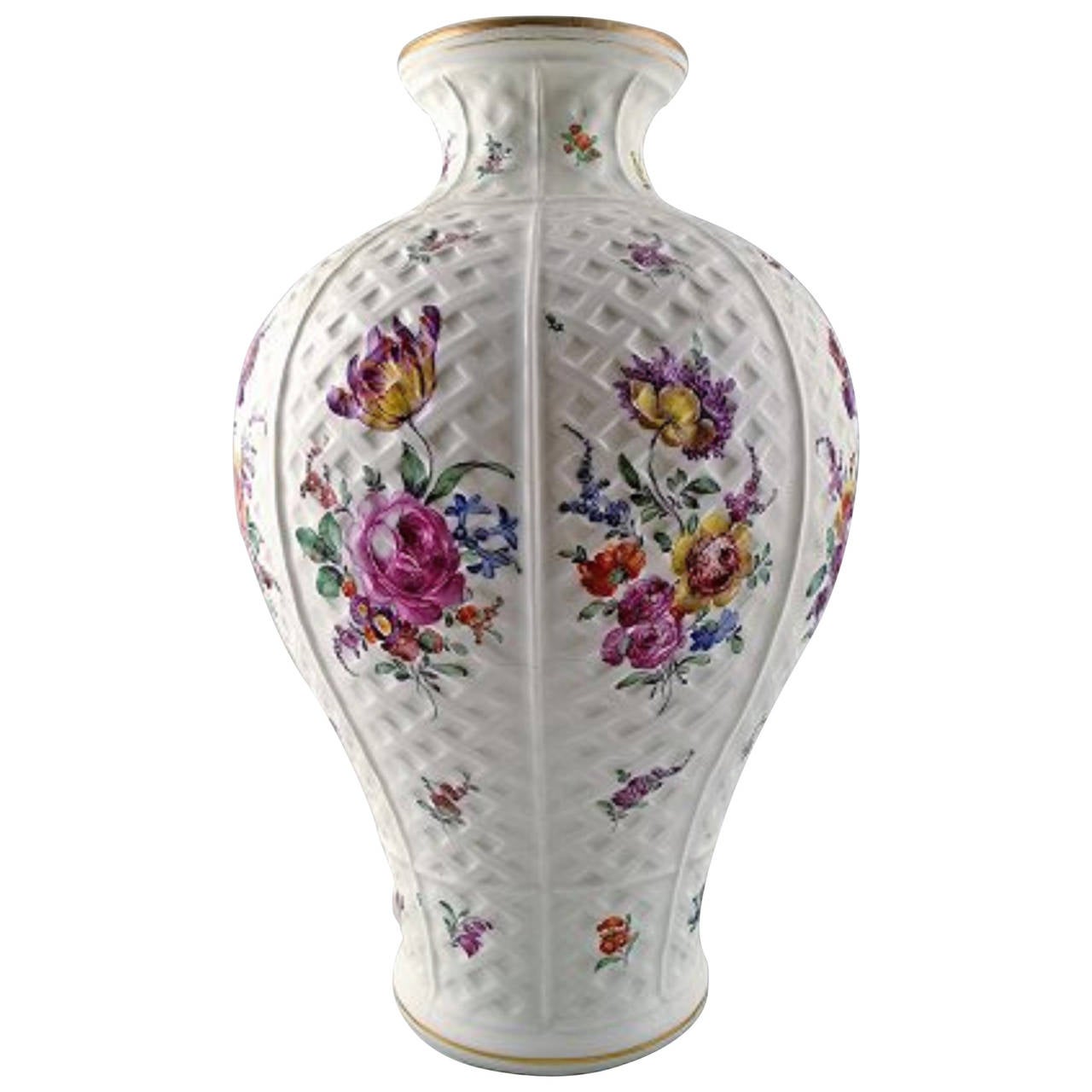 Large Vienna Vase in Porcelain For Sale at 1stdibs