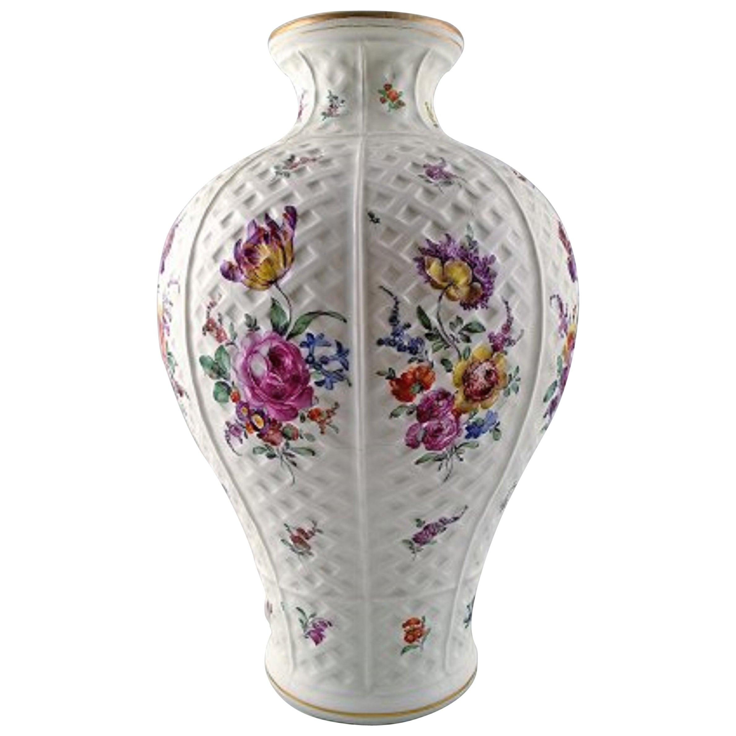 Grand vase viennois en porcelaine en vente
