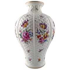 Grand vase viennois en porcelaine