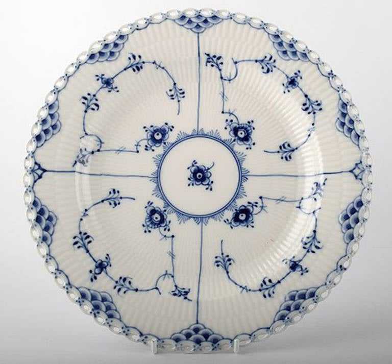 6 Royal Copenhagen Blue Fluted Full Lace dinner plates. 
Number: 1/1084. 
1st. factory quality, in perfect condition. 
Size: 25 cm. in diameter.