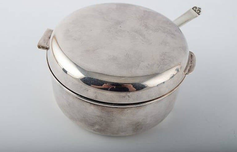 Italian Padova jar of sterling silver in contemporary design. Evald Nielsen design number 28 silver spoon. A beautiful silver jar in a stylish design.
Stamped Padova 925. Weight approximate 320 gr.
In perfect condition. Measures: Height 6 cm.