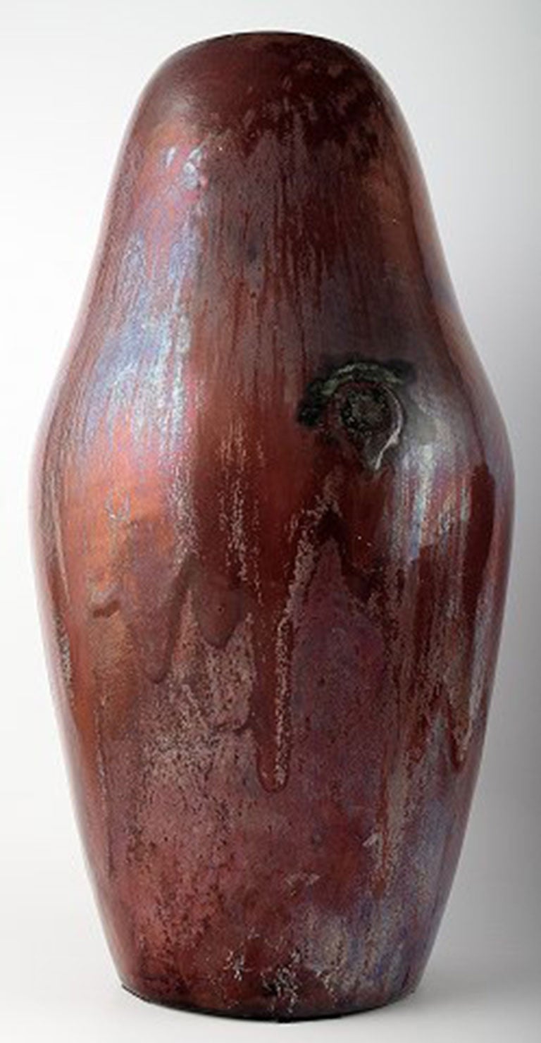 Grande et impressionnante collection privée danoise (total de 42 vases, bols, figurines uniques, etc.)
Soren Kongstrand (1872-1951) et
Jens Petersen (1890-1956)
Grand vase de sol, Soren Kongstrand, signature illisible.
Mesure 38 x 18 cm.
En