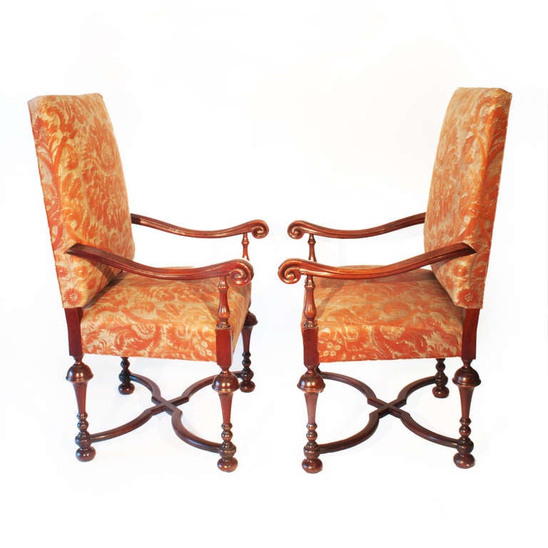 A pair of William and Mary style arm chairs In Good Condition For Sale In London, GB
