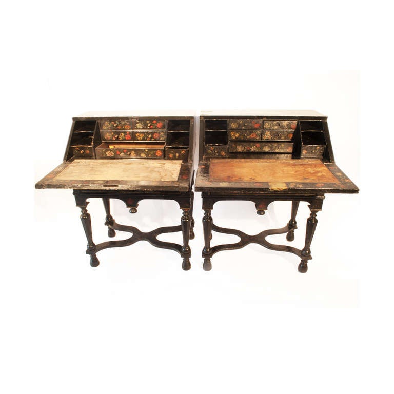 A pair of English black and polychrome-painted bureaux In Distressed Condition For Sale In London, GB