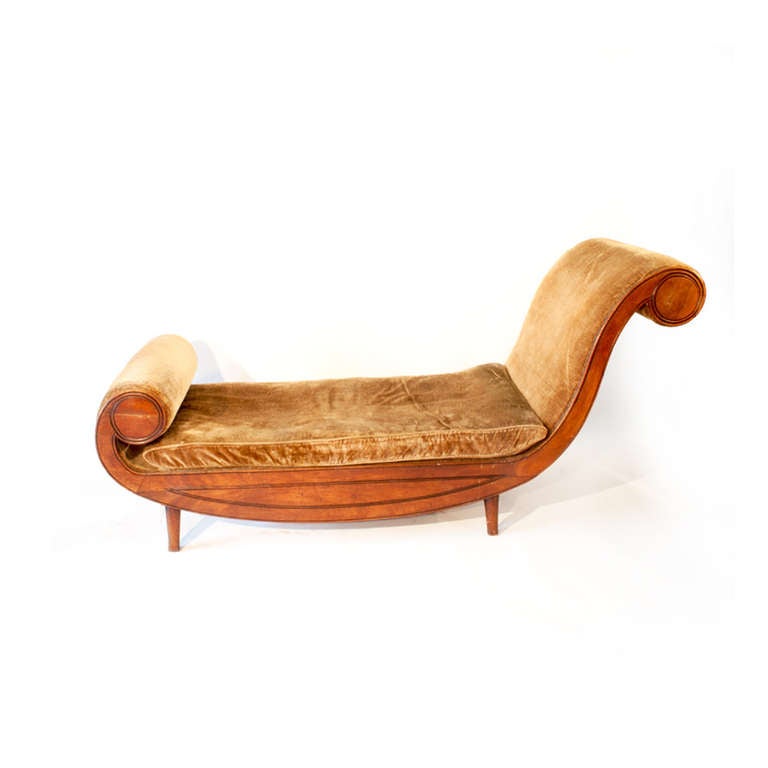 A mahogany day bed from second quarter 19th century, upholstered in original
light brown velvet on turned tapered legs.  
90 cm high and 185 cm long