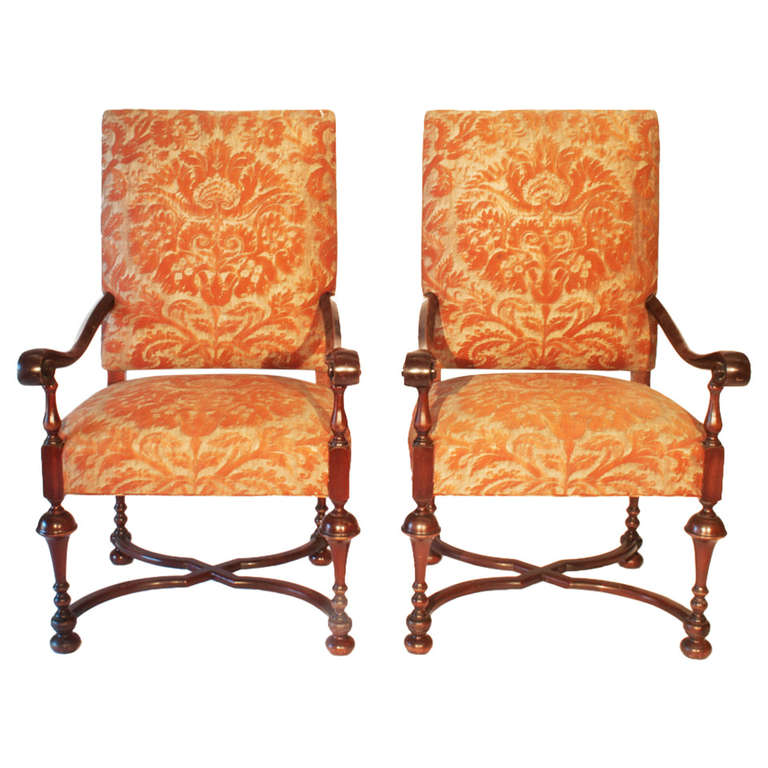 A pair of William and Mary style arm chairs For Sale