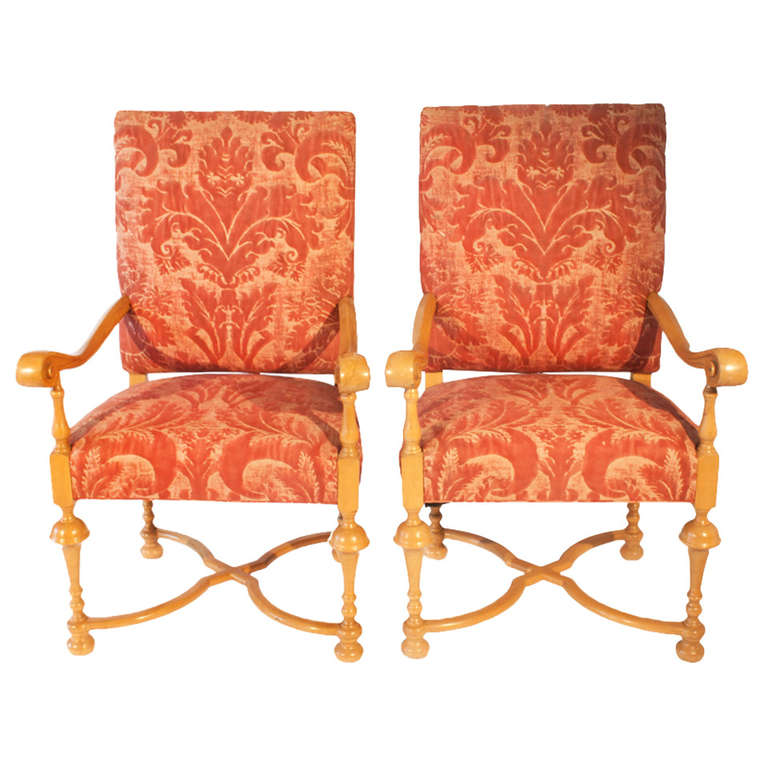 A pair of William and Mary style arm chairs For Sale