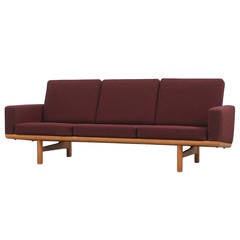 Hans Wegner  GE236/3  Sofa