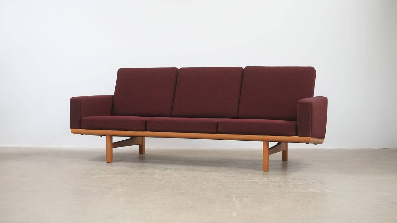 Wonderful sofa in solid oak, model GE236/3 designed by Hans Wegner for Getama, 1959 Denmark. Beautiful example with fully sprung cushions and amazing original fabric. Great piece.