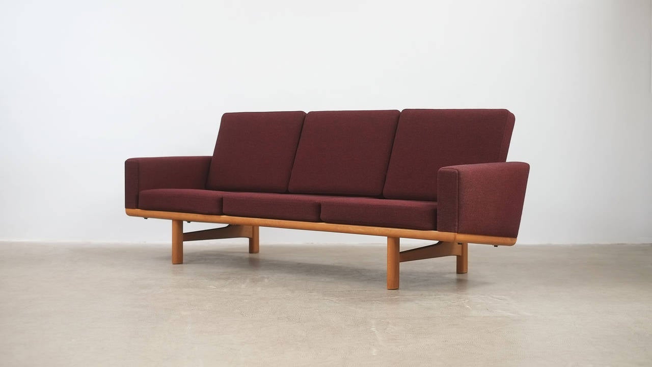 Scandinavian Modern Hans Wegner  GE236/3  Sofa