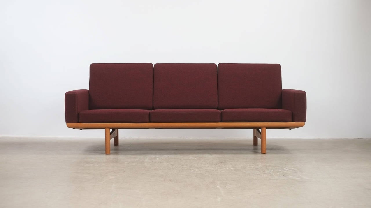 Hans Wegner  GE236/3  Sofa 2