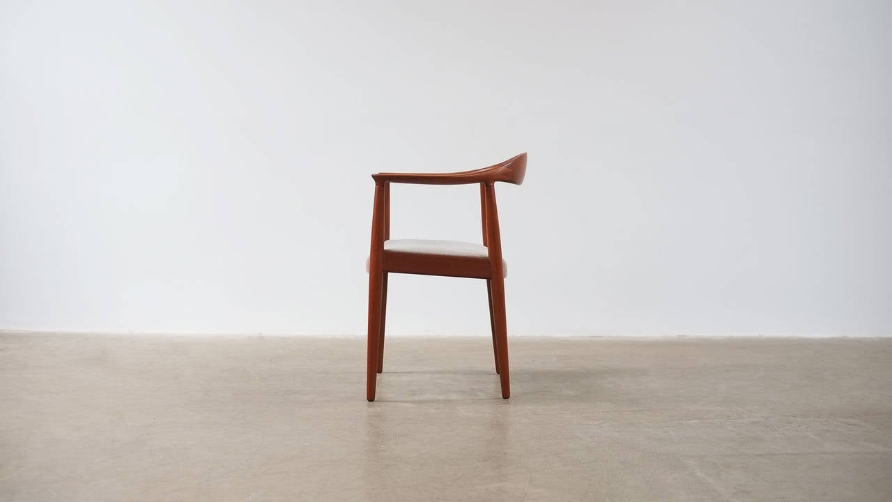 round chair signee hans wegner