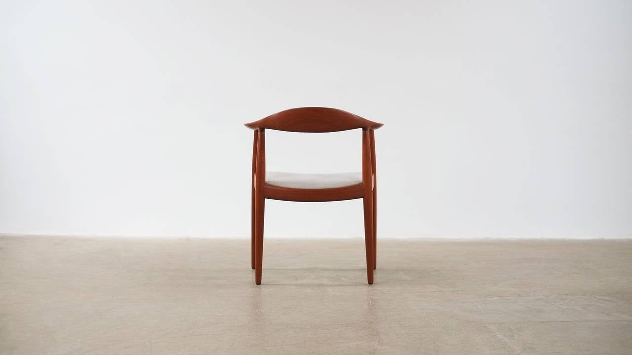 Scandinavian Modern Hans Wegner Round Chair