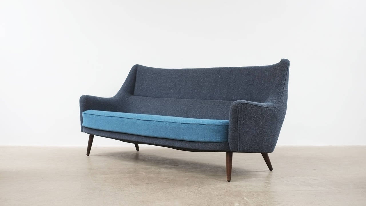Amazing organic sofa designed in 1958 by Kurt Ostervig for Rolshau Mobler, Denmark. Fully reconditioned and reupholstered with beautiful ‘Fleck’ fabric in contrasting colours. Super sculptural piece and very comfortable. Wonderful.